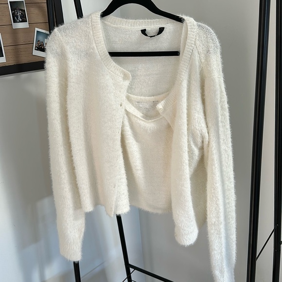 White cardigan with matching crop top - Picture 1 of 1